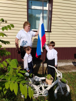 Утро в Зёрнышко началось с торжественного поднятия Государственного флага Утро в Зёрнышко началось с торжественного поднятия Государственного флага.