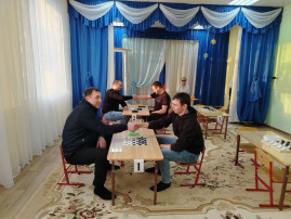 Самые активные папы приняли участие в шашечном турнире Самые активные папы приняли участие в шашечном турнире.