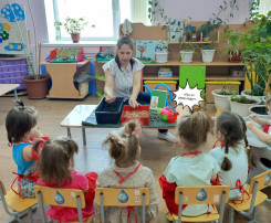 Посадили дети лук Посадили дети лук.